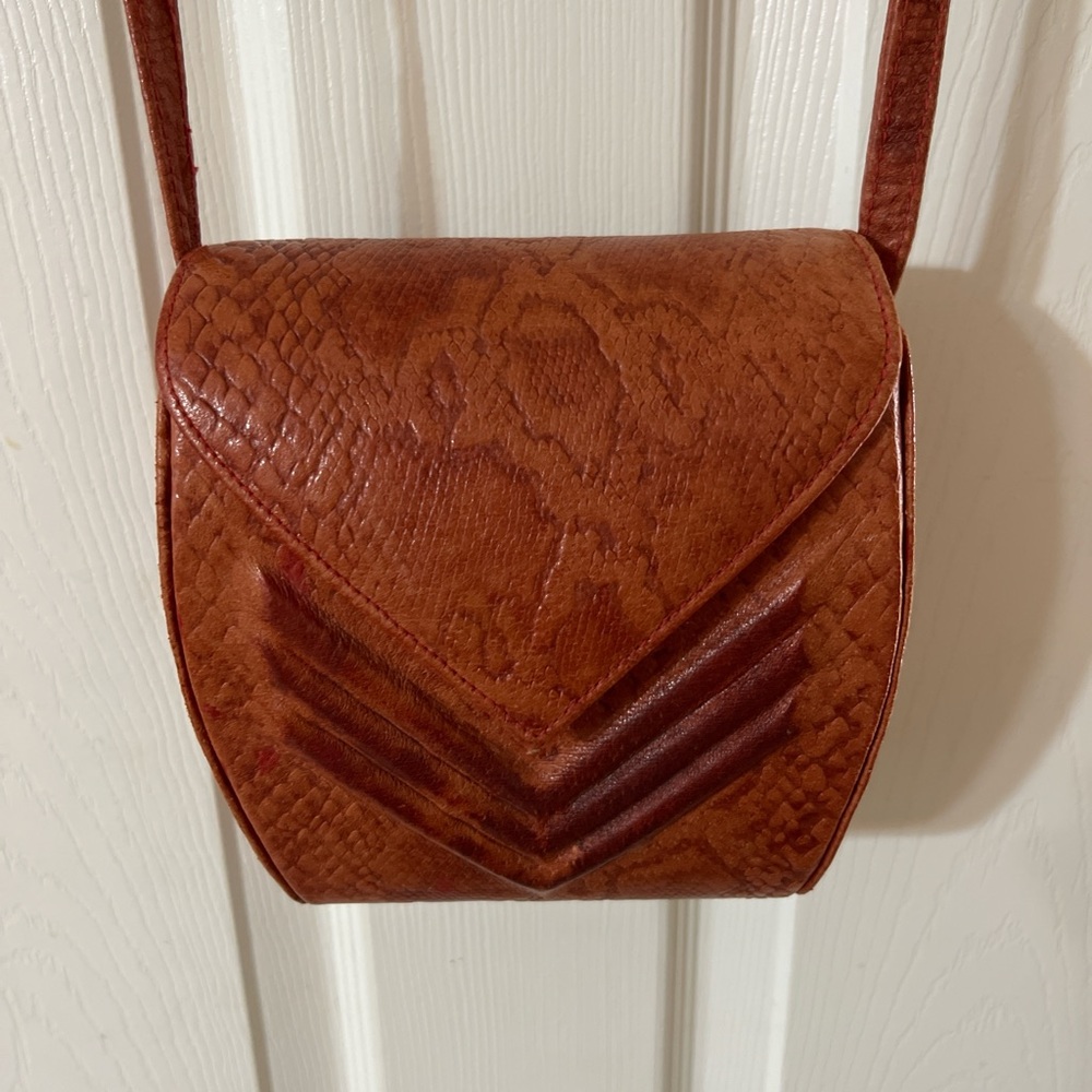 Brown leather mini purse with red interior by Sereta #leatherbag